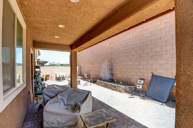Building Photo - 4 bedroom home