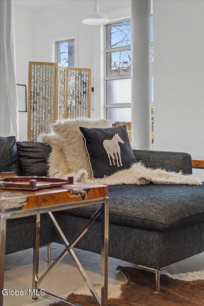 Building Photo - 5 Swanner Ln