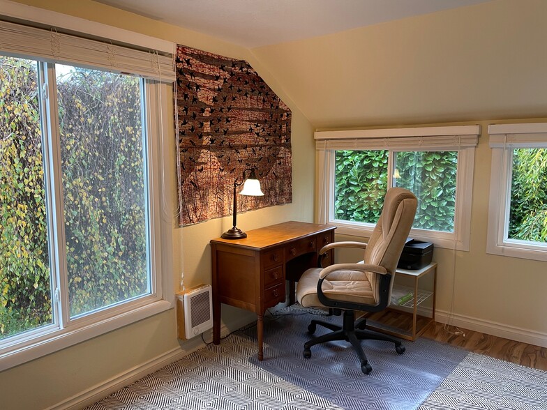 Office/2nd bedroom - 1904 12th Ave SW