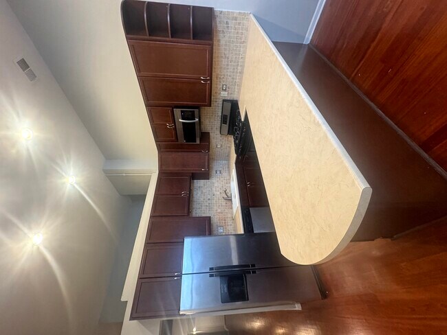 Building Photo - 521 N Racine Ave