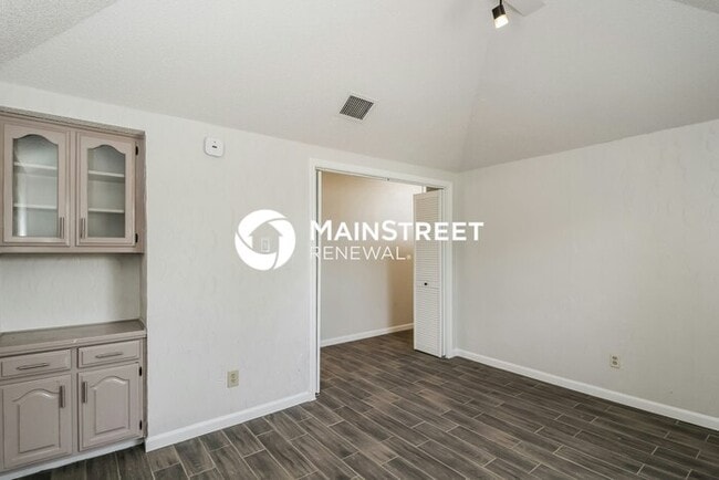 Building Photo - 3 Bedroom Pet-Friendly Home in Carrollton, TX with Main Street Renewal