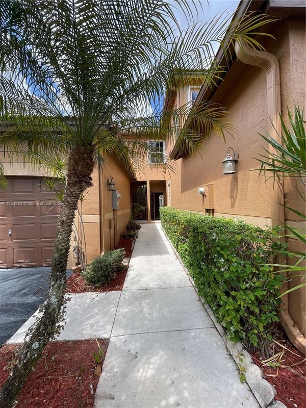 Building Photo - 1503 Veracruz Ln