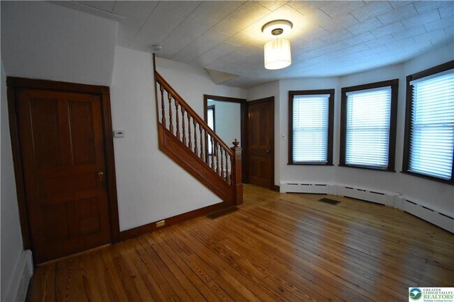 Building Photo - 204 N 9th St