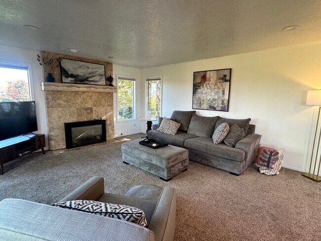 Building Photo - 14441 NE Morris Ct