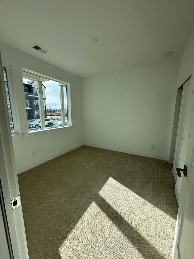 Building Photo - Brand-new townhome for rent in the heart of Erie Town Center