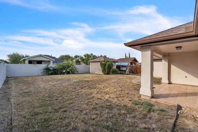 Building Photo - 3814 Sandcliff Dr
