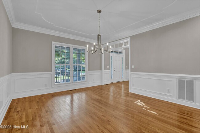 Building Photo - 844 Arboretum Dr