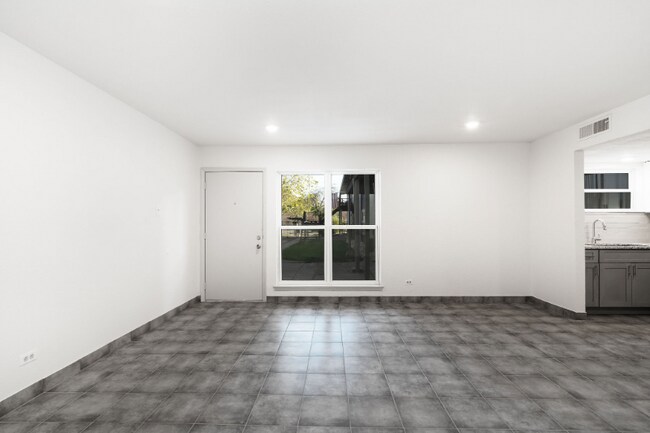 Building Photo - 2515 Clara Ln