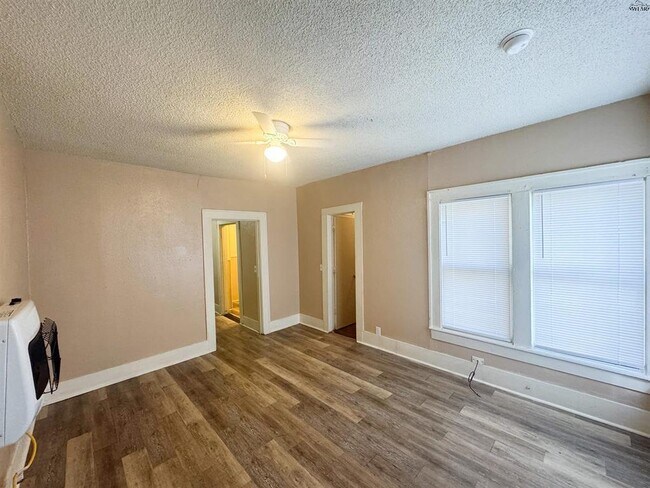 Building Photo - 1205 Austin St