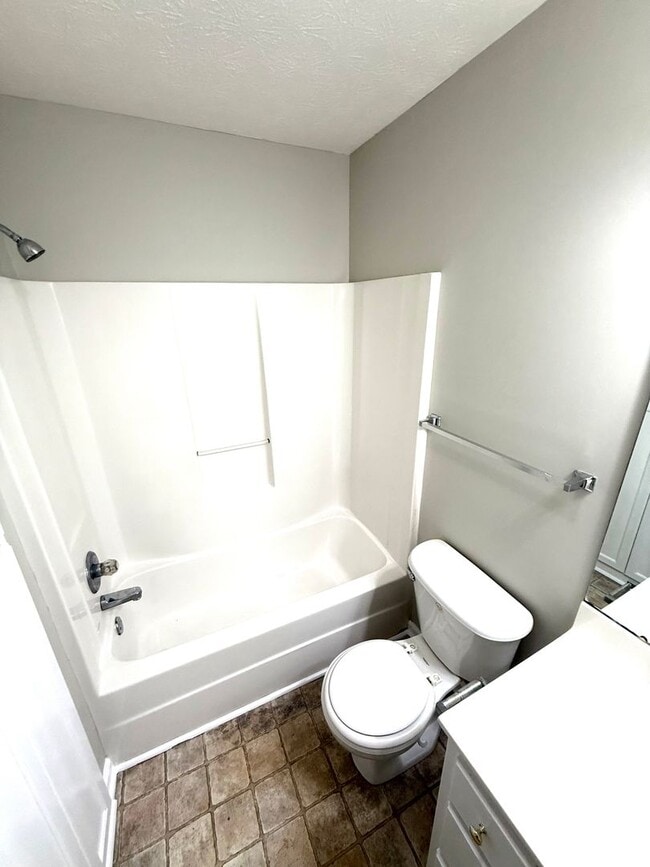 Building Photo - ** 3 bed 2 bath located in Thorington Trace ** Call 334-366-9198 to schedule a self tour