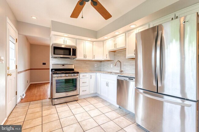 Building Photo - Beautiful 3bd 3bth single family ranch sty...