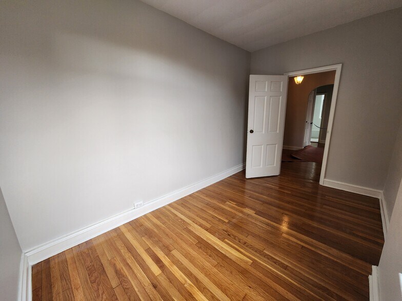 Building Photo - 105 Longwood Ave