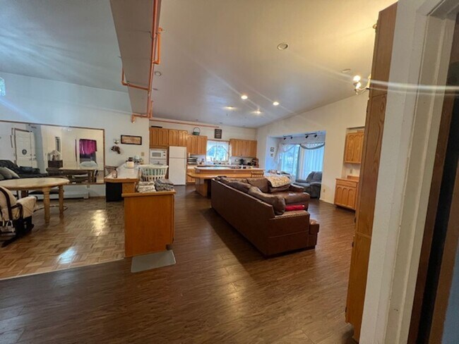 Building Photo - 917 Mill Bay Rd
