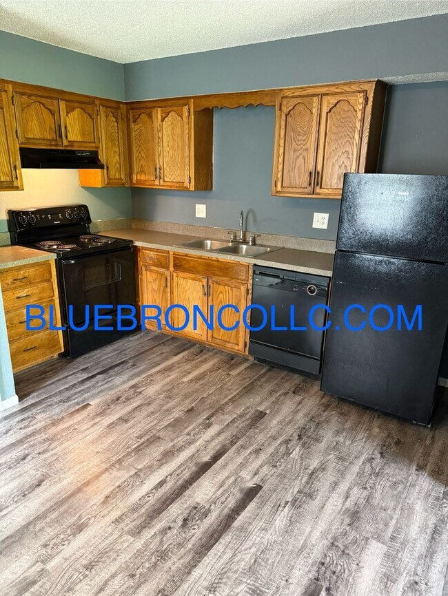 Building Photo - All the Space You Need – 3-Bedroom with Ga...