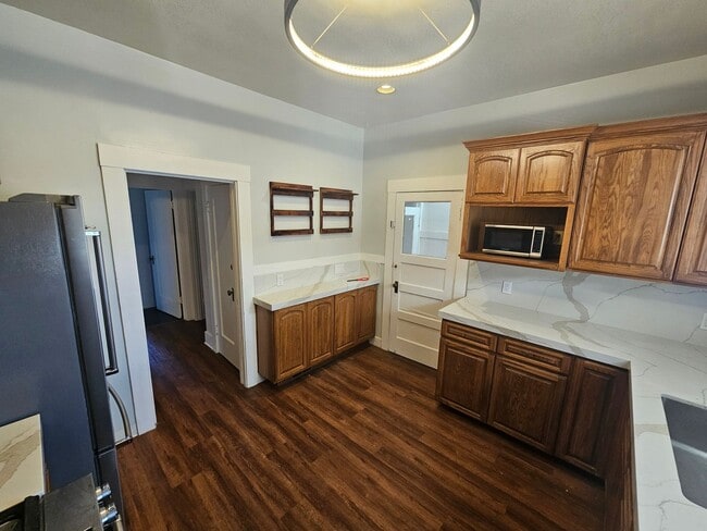 Building Photo - San Leandro Home w/ In-Law Unit: Perfect f...
