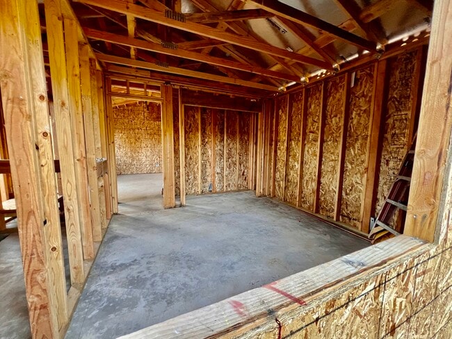 Building Photo - 1561 Royal Way