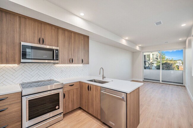 Building Photo - Brand New Townhome!  Be the First!!