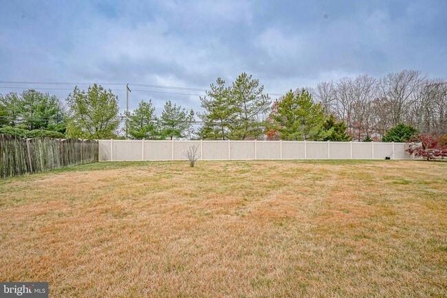 Building Photo - 142 White Cedar Dr