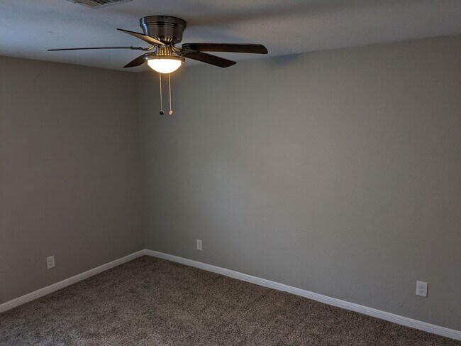 Building Photo - 514 Corydon Dr