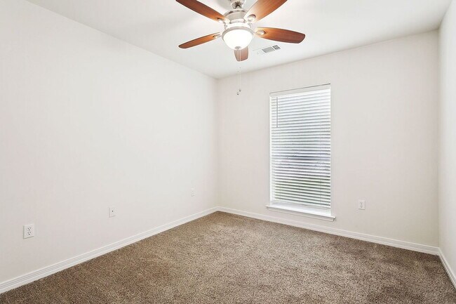 Building Photo - Single Family Home
