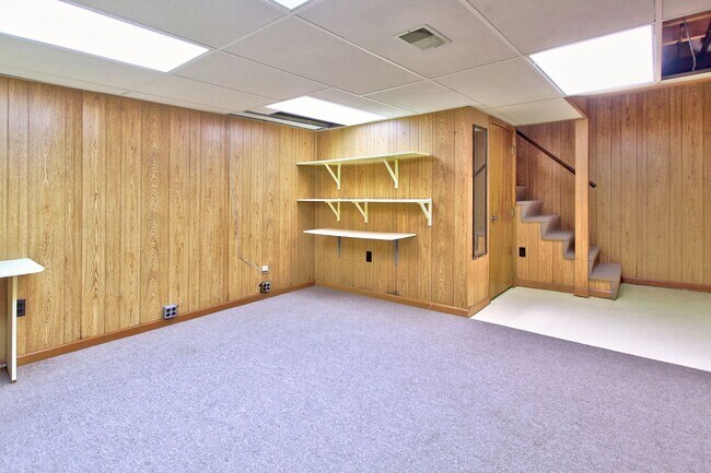 Building Photo - 2 Bedroom Condo On Holland's South Side