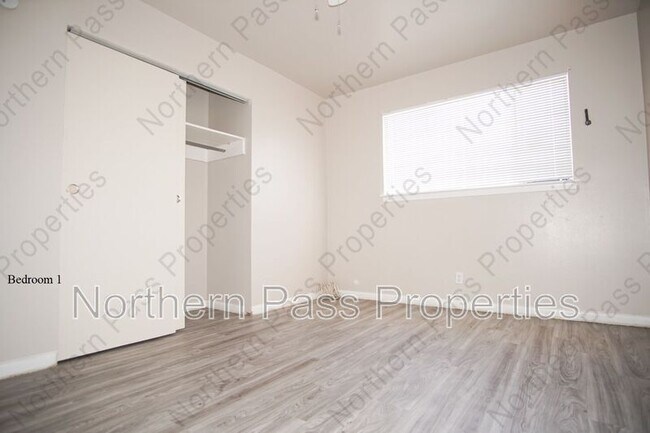 Building Photo - 2414 Silver