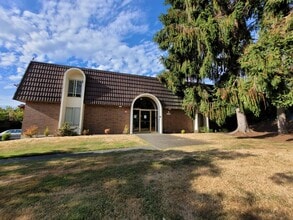 Building Photo - Conveniently located South Kirkland near Downtown-Laurel Park