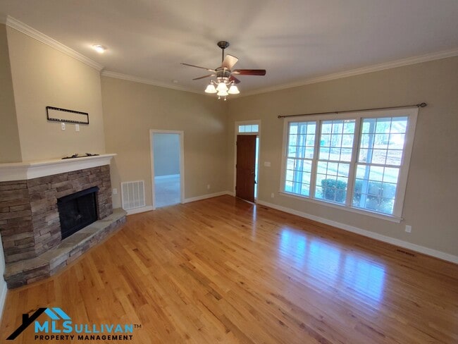 Building Photo - 279 Weaver Ridge Rd