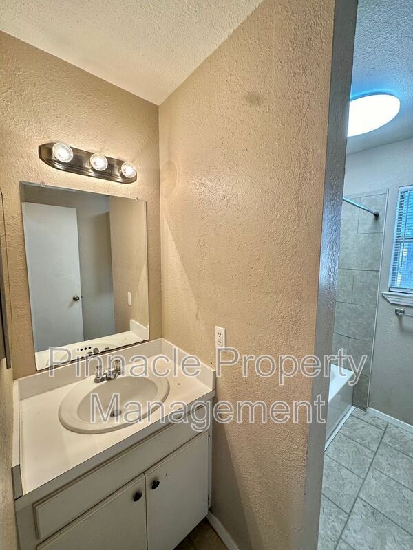 Building Photo - 2701 Raney St