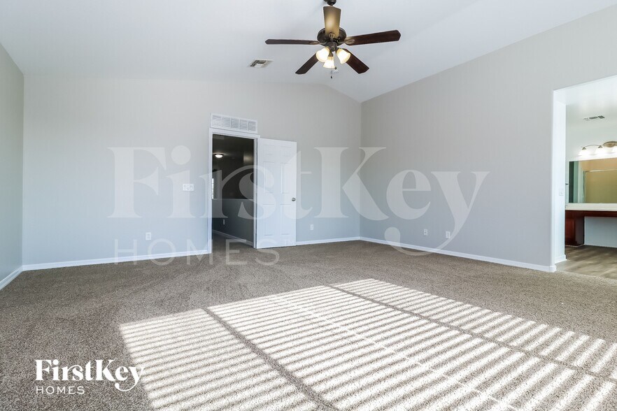 Building Photo - 21797 W Sonora St