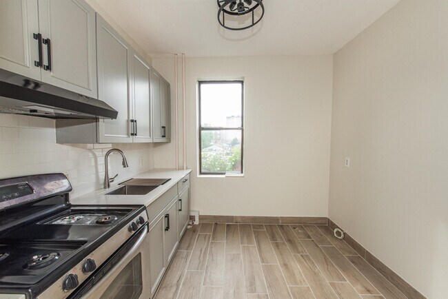 Building Photo - 7111 Palisade Ave