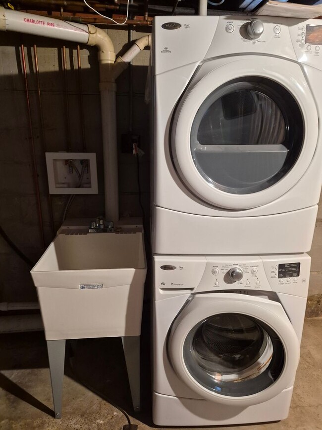 Building Photo - Charming 2-Bedroom Home with Bonus Room & Large Yard