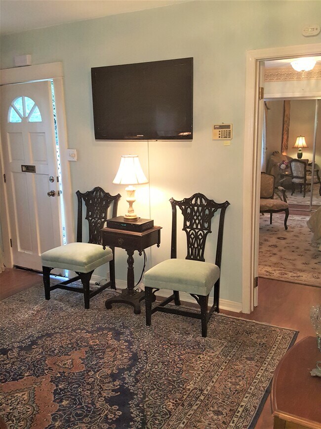 Building Photo - 2817 E Broadway