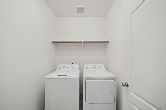 Building Photo - 10098 Black Maple Dr