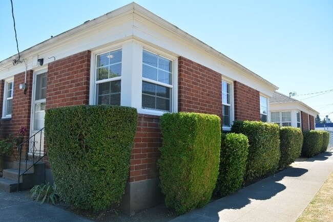 Building Photo - 5034 SE 75th Ave