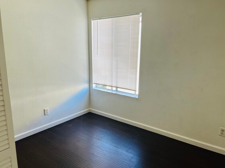 Building Photo - 3550 Ruffin Rd