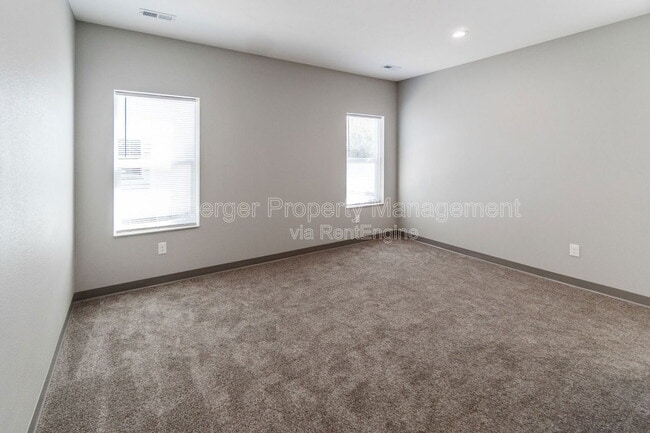 Building Photo - 1717 N Manifold Ln