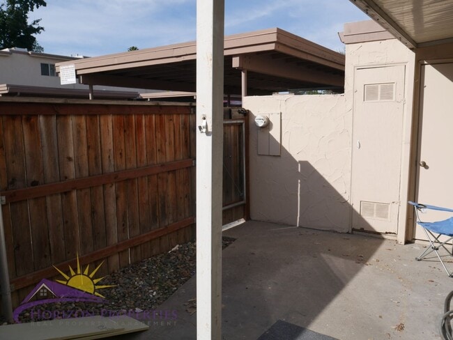 Building Photo - 3 Bed 2.5 Bath 1,380 sqft Townhome in Carm...