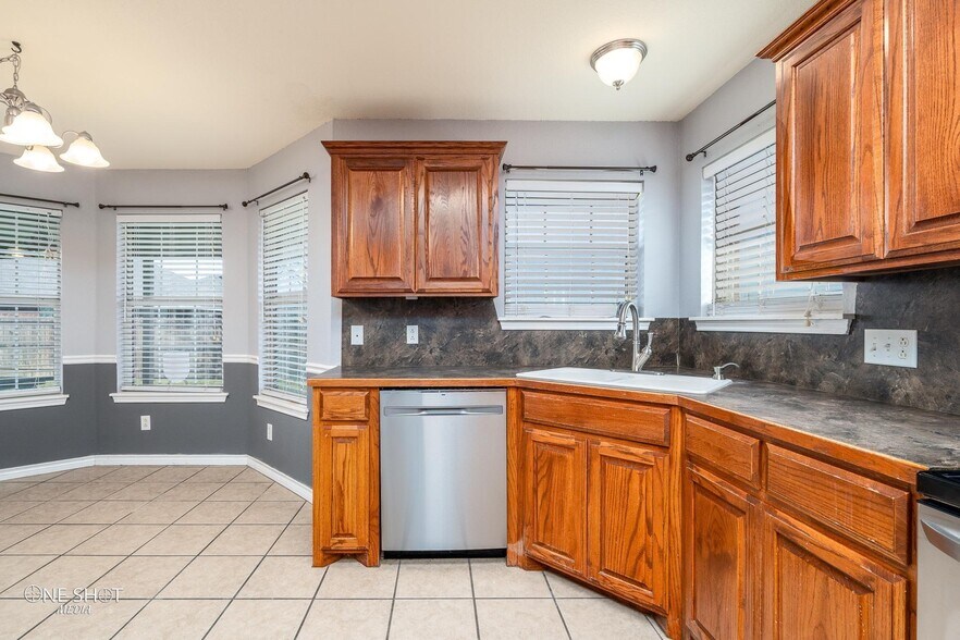 Building Photo - 1410 Tulane Dr