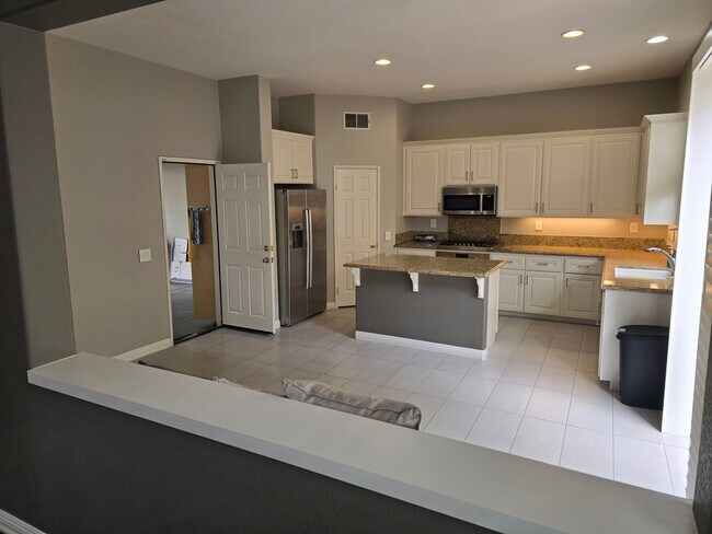 Building Photo - Nicely Updated Three Bedroom Home in Torrey Hills