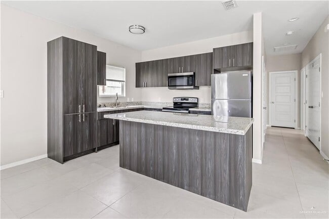 Building Photo - 10 Alta Vista Dr