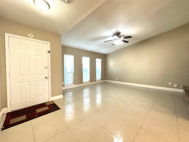 Building Photo - 423 Lee Dr