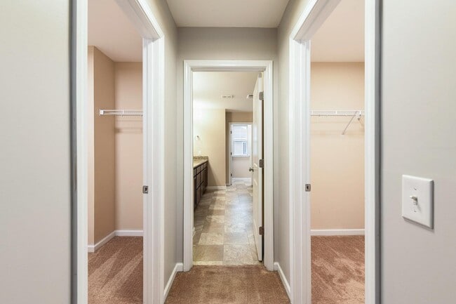 Building Photo - 432 War Admiral Ln