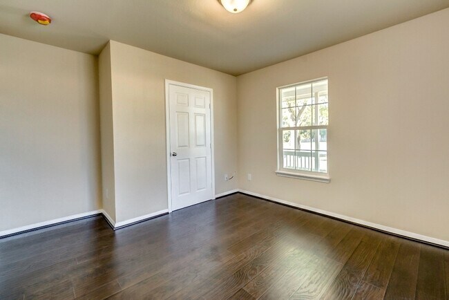 Building Photo - Homes For Rent In TX: Texas City 77590 – 9th Ave N 2BR