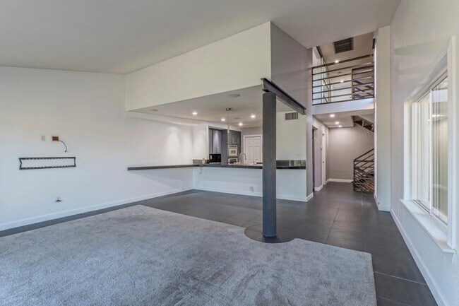 Building Photo - 7931 E San Miguel Ave