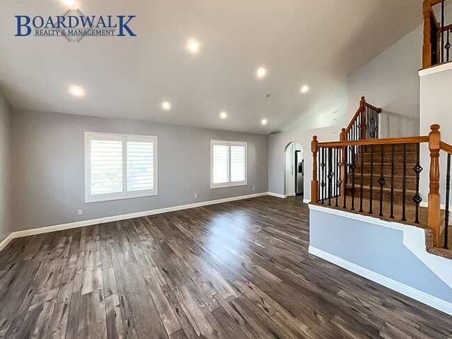 Building Photo - Beautiful Home with Mountain Views & Prime Location in Sandy