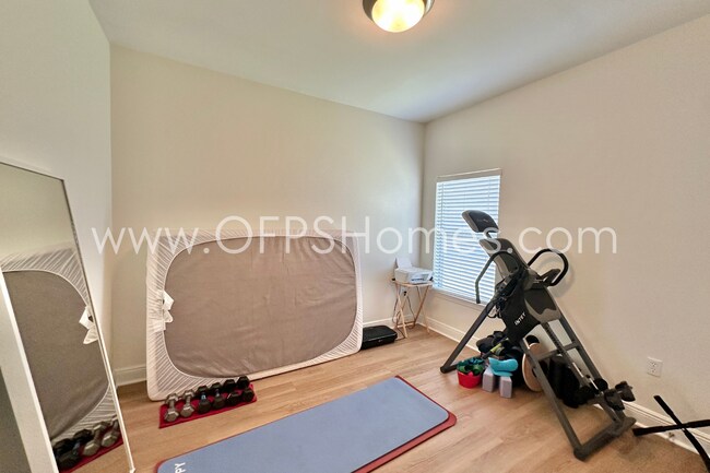 Building Photo - South Crestview 3/2 Available 8/1