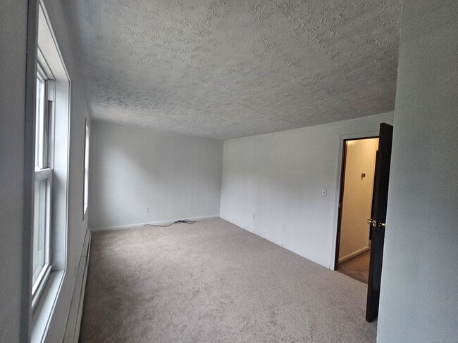Building Photo - 356 Adams St