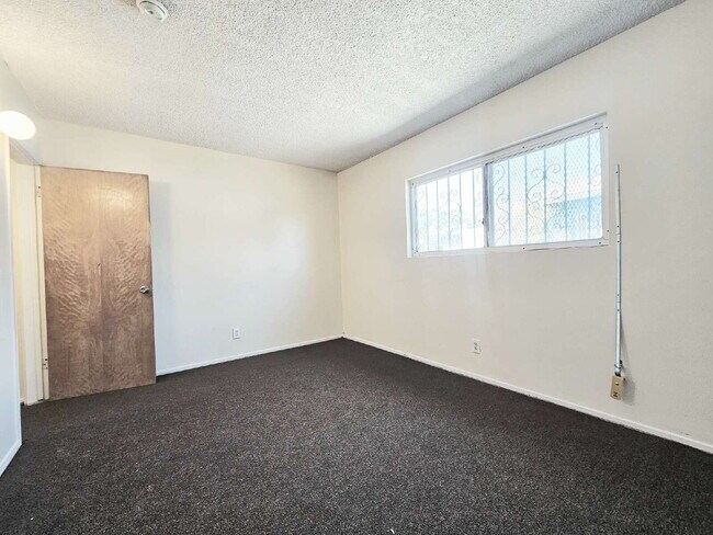 Building Photo - Spacious 2-Bedroom Home with Large Yard!!!