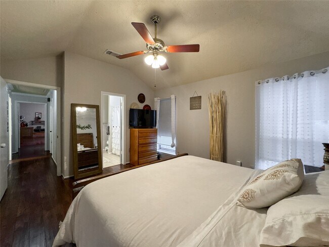 Building Photo - 2909 Laurelridge Dr